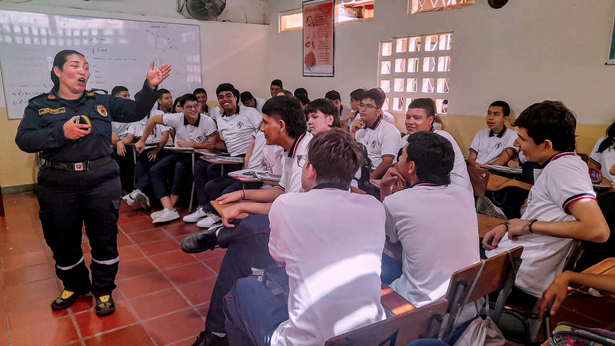 Visita de la Brigada de Bomberos de Neiva al Colegio IDESA