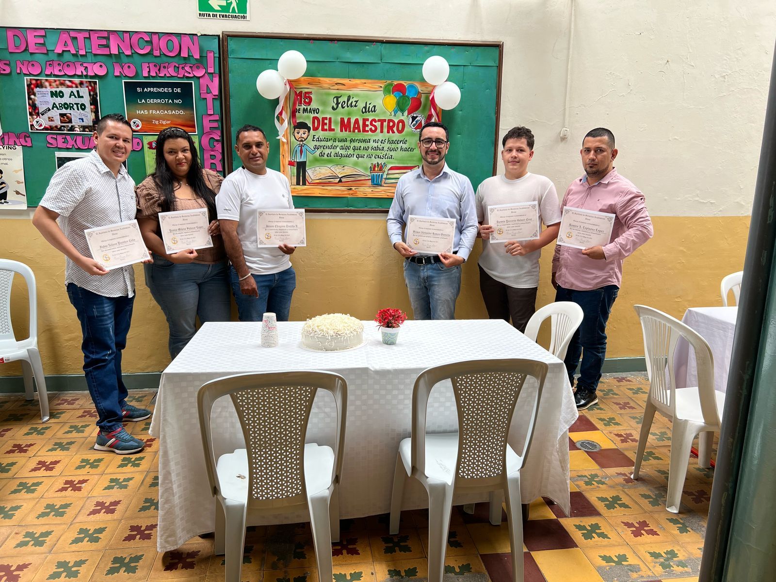 ¡Feliz Día del Maestro! 👨‍🏫👩‍🏫 - Imagen 3