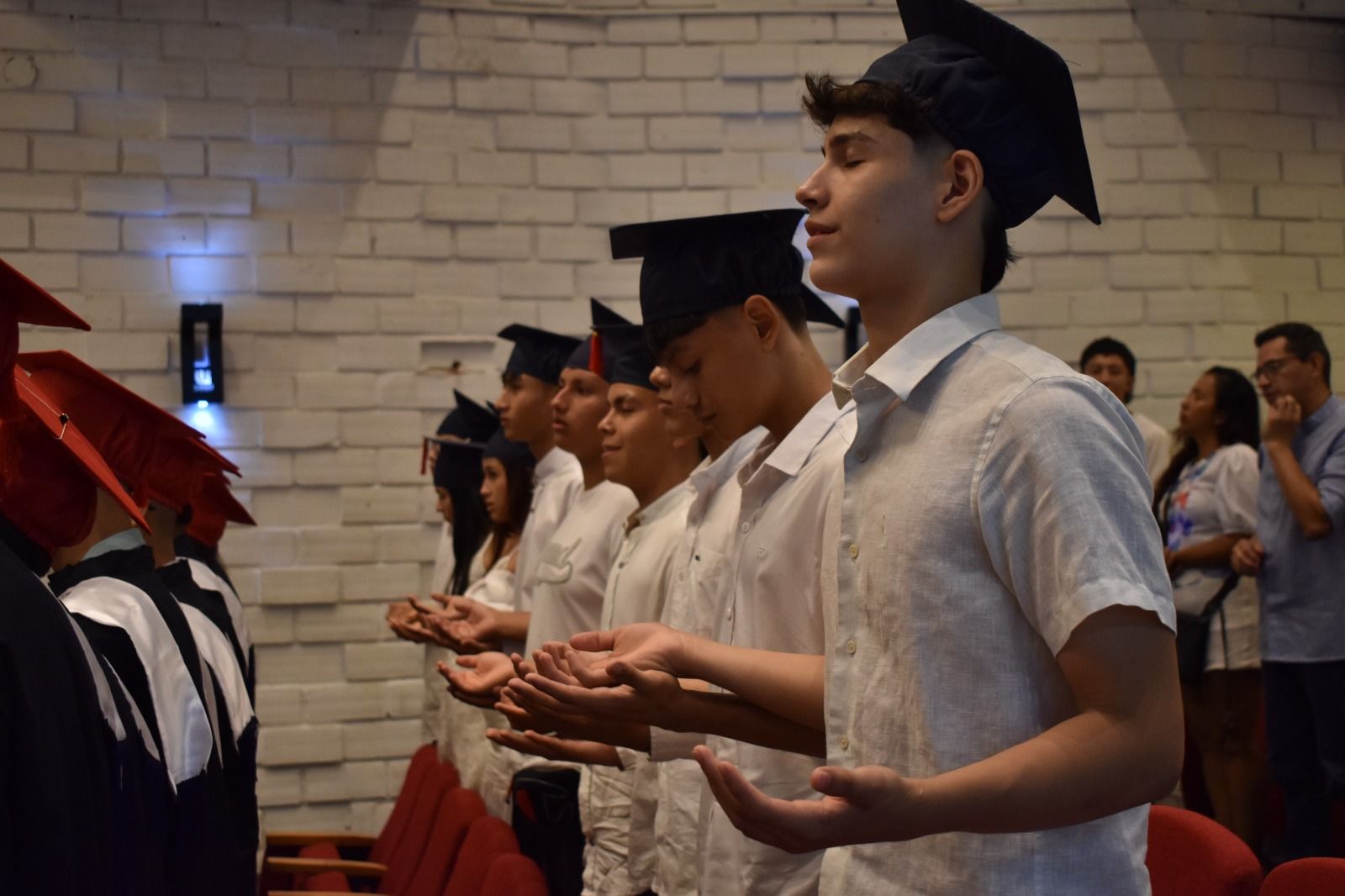 ¡Felicitaciones a nuestros Graduados IDESISTAS! 🎓✨ - Imagen 7